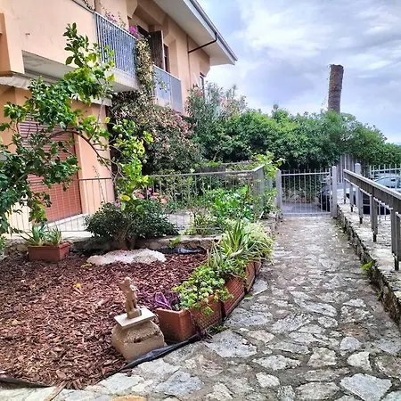 Casa Con Giardino: Ferienhaus *
