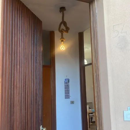 Casa Con Giardino: Hébergement de vacances Varazze