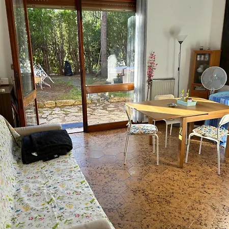 Casa Con Giardino: Hébergement de vacances Varazze