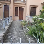 Casa Con Giardino: * ואראצה