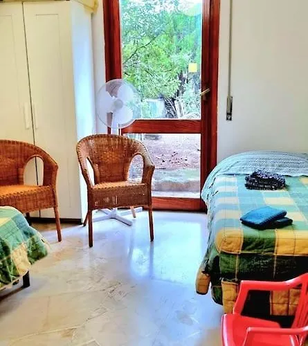 Casa Con Giardino: * 瓦拉泽