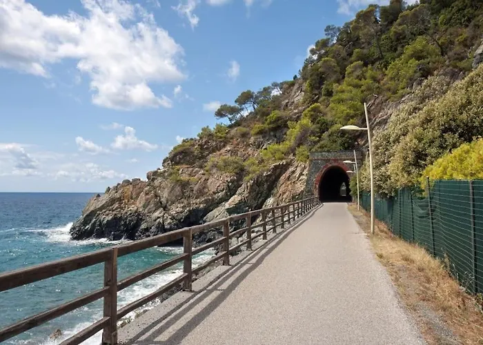 Casa Con Giardino: Holiday home Varazze