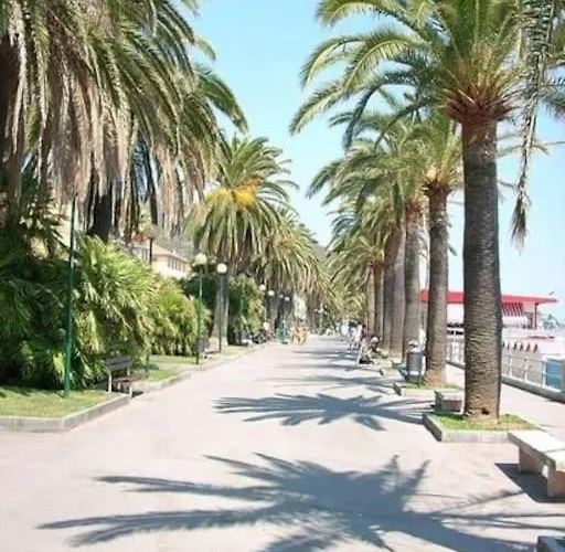 Casa Con Giardino: Casa vacanze Varazze